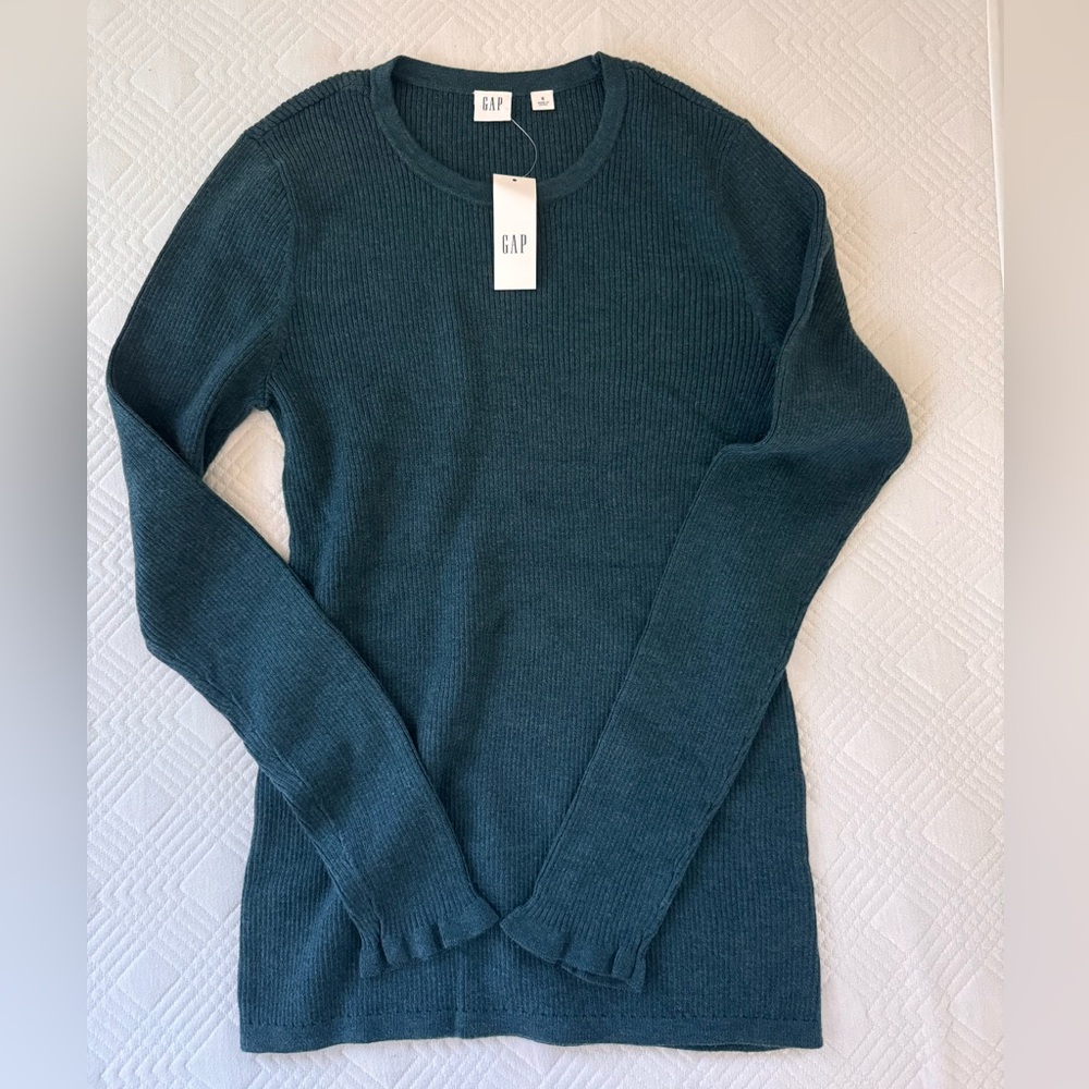 Gap sweater, new - size S